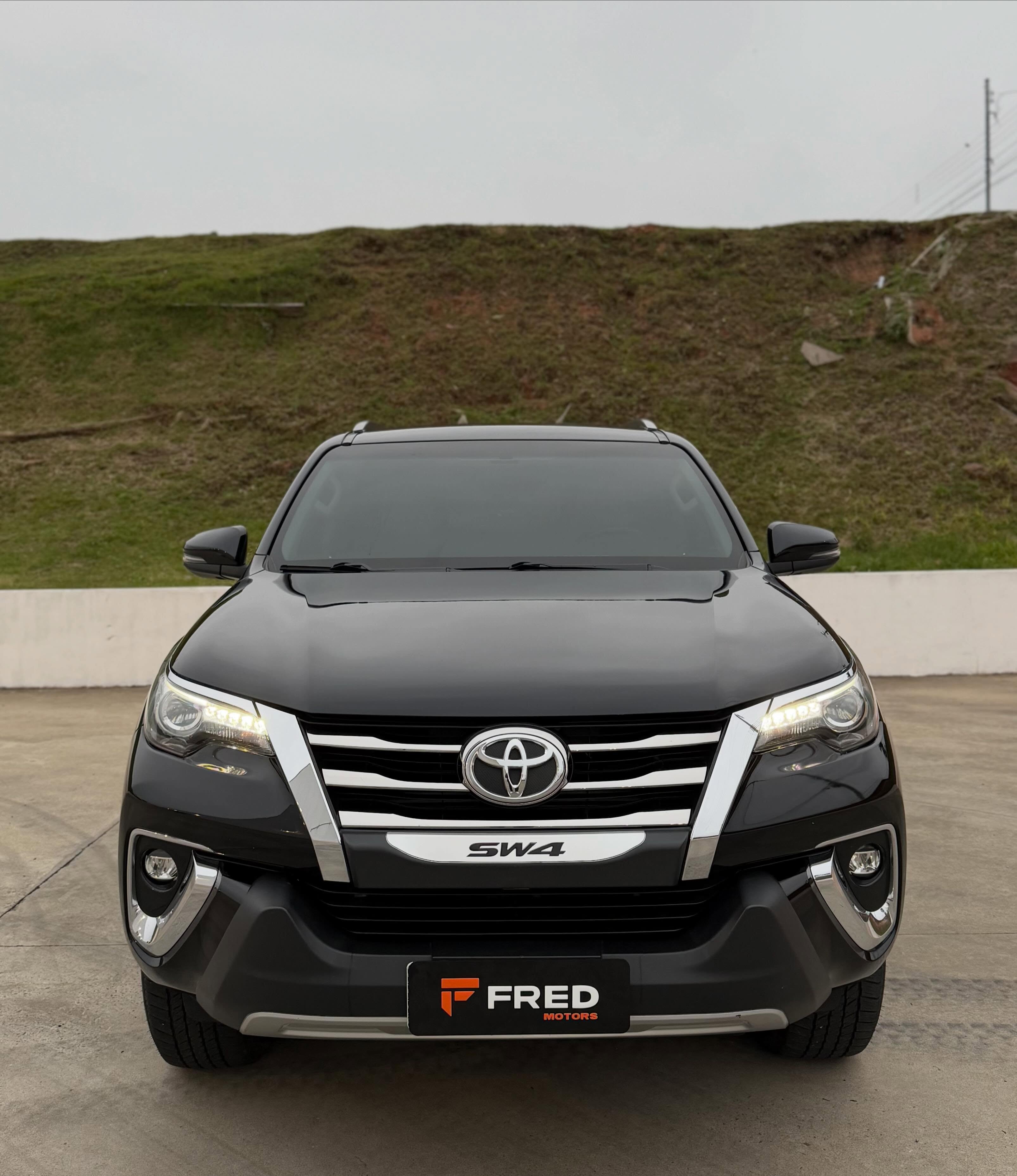 TOYOTA HILUX SW4 SRX DIAMOND - Imagem 2