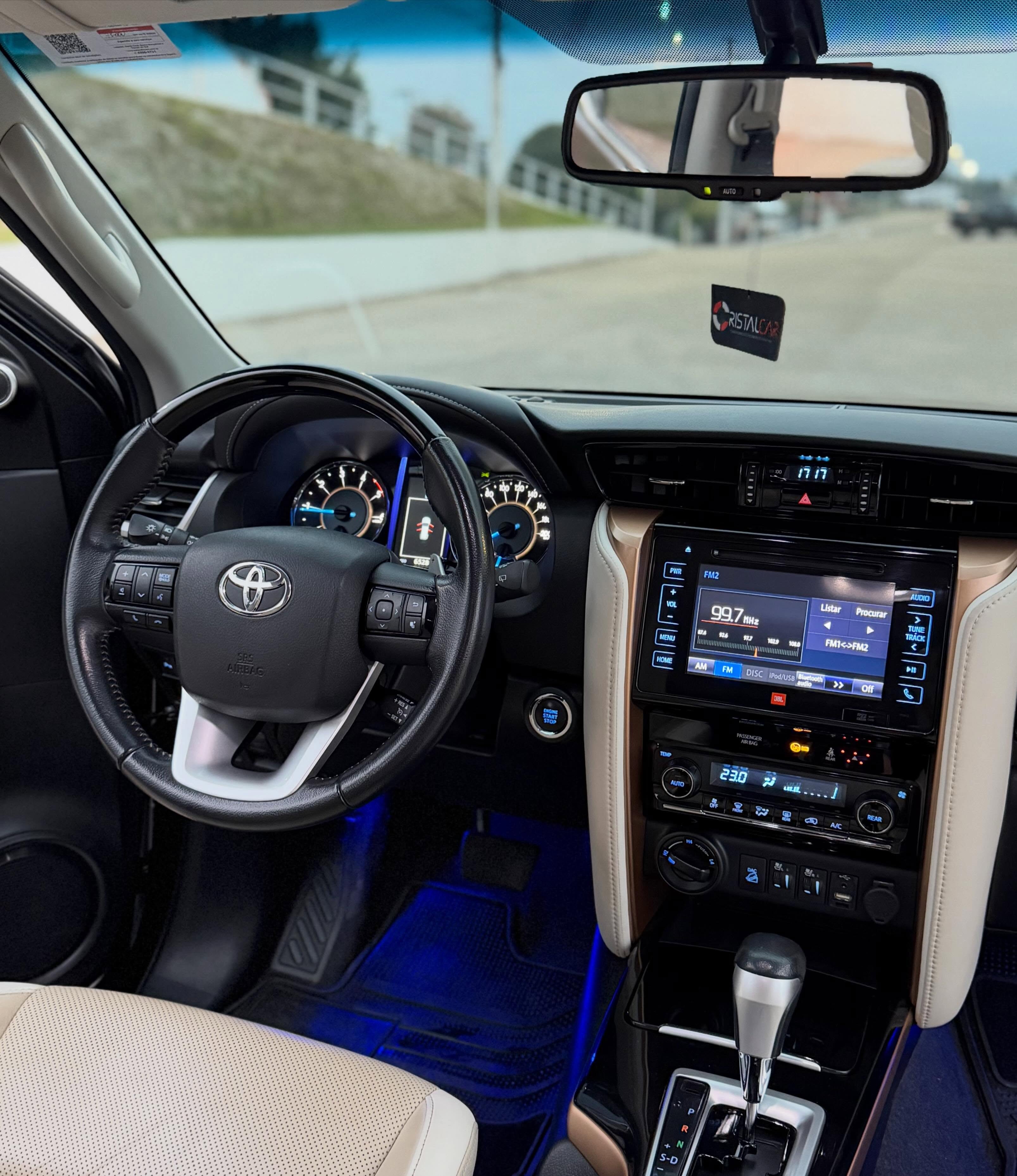 TOYOTA HILUX SW4 SRX DIAMOND - Imagem 11