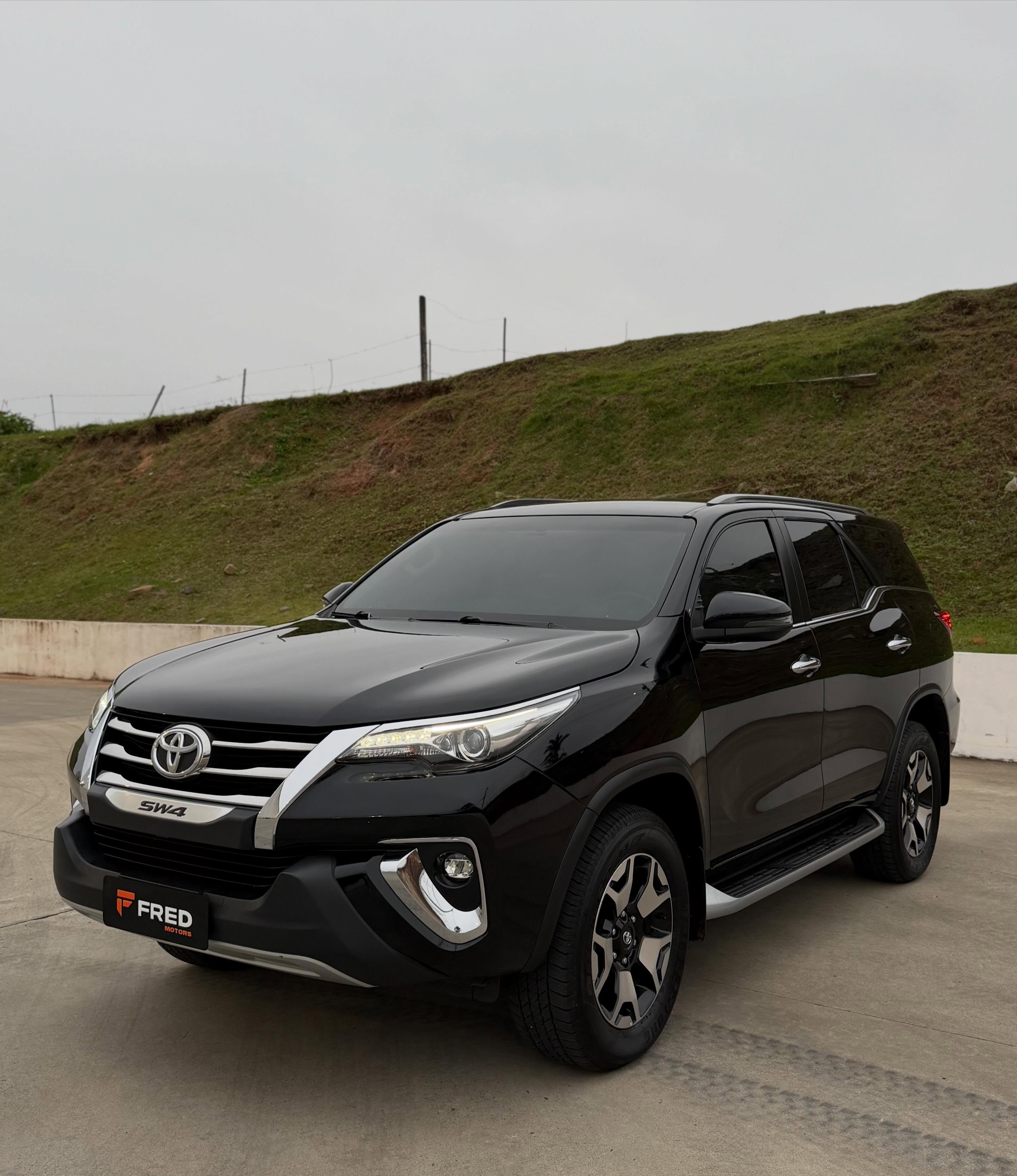TOYOTA HILUX SW4 SRX DIAMOND - Imagem 4