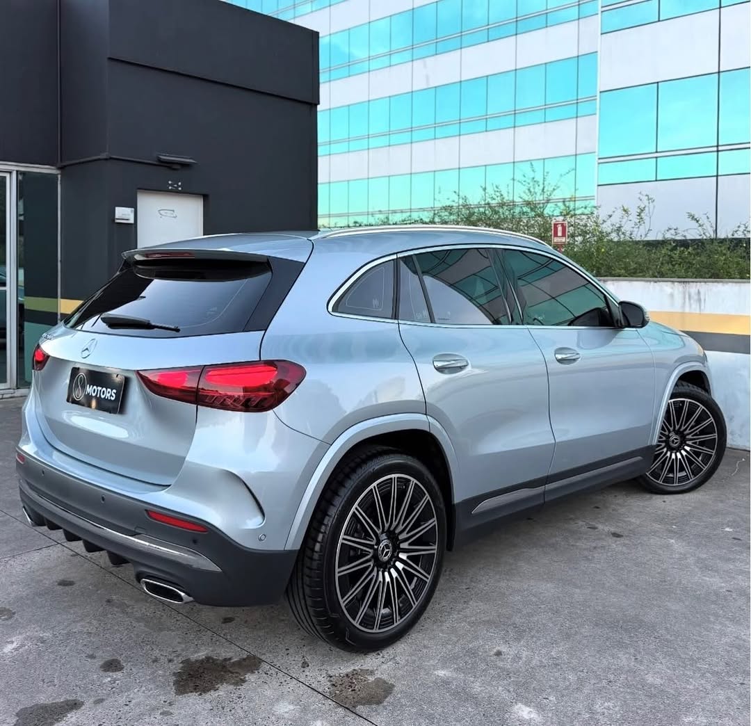 MERCEDES-BENZ GLA200 AMG LINE - Imagem 8