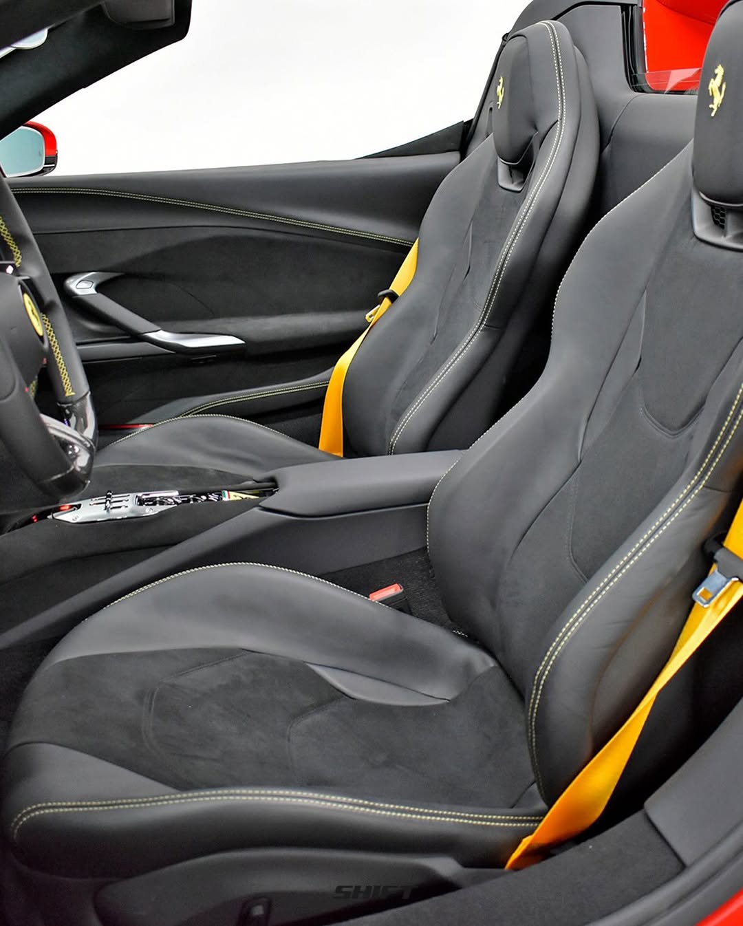 FERRARI 296 GTS - Imagem 6