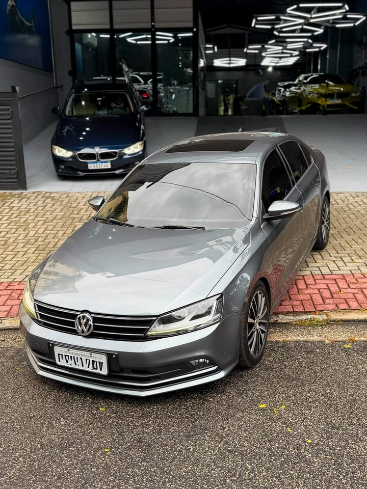 VOLKSWAGEN JETTA HIGHLINE