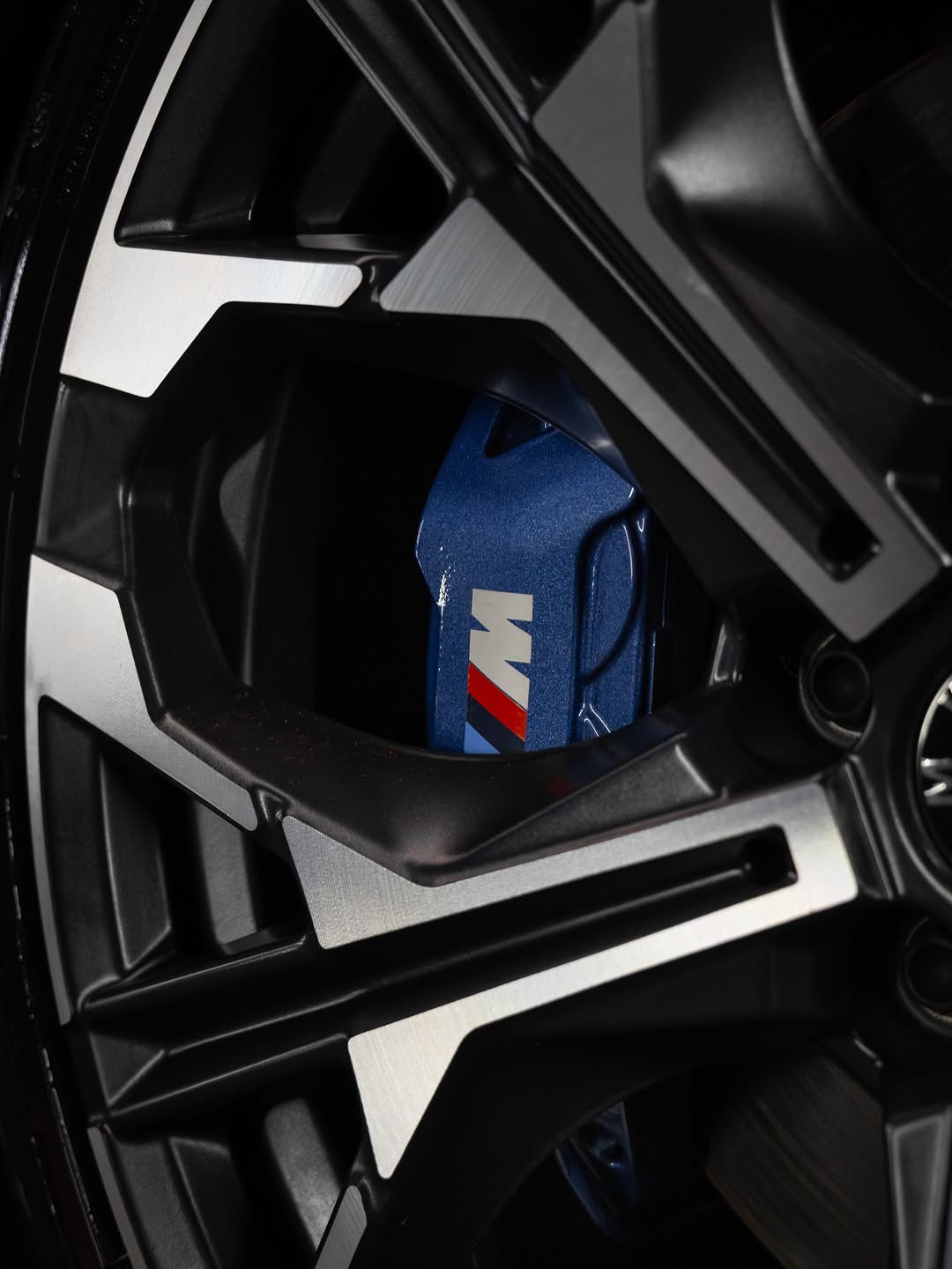 BMW 330E M SPORT - Imagem 11