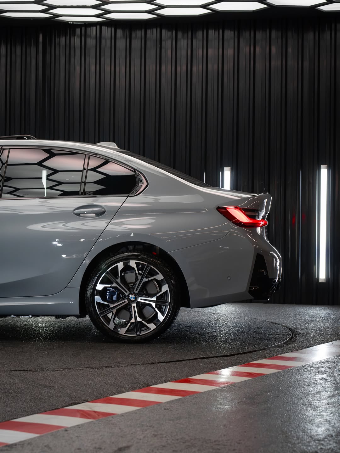 BMW 330E M SPORT - Imagem 13