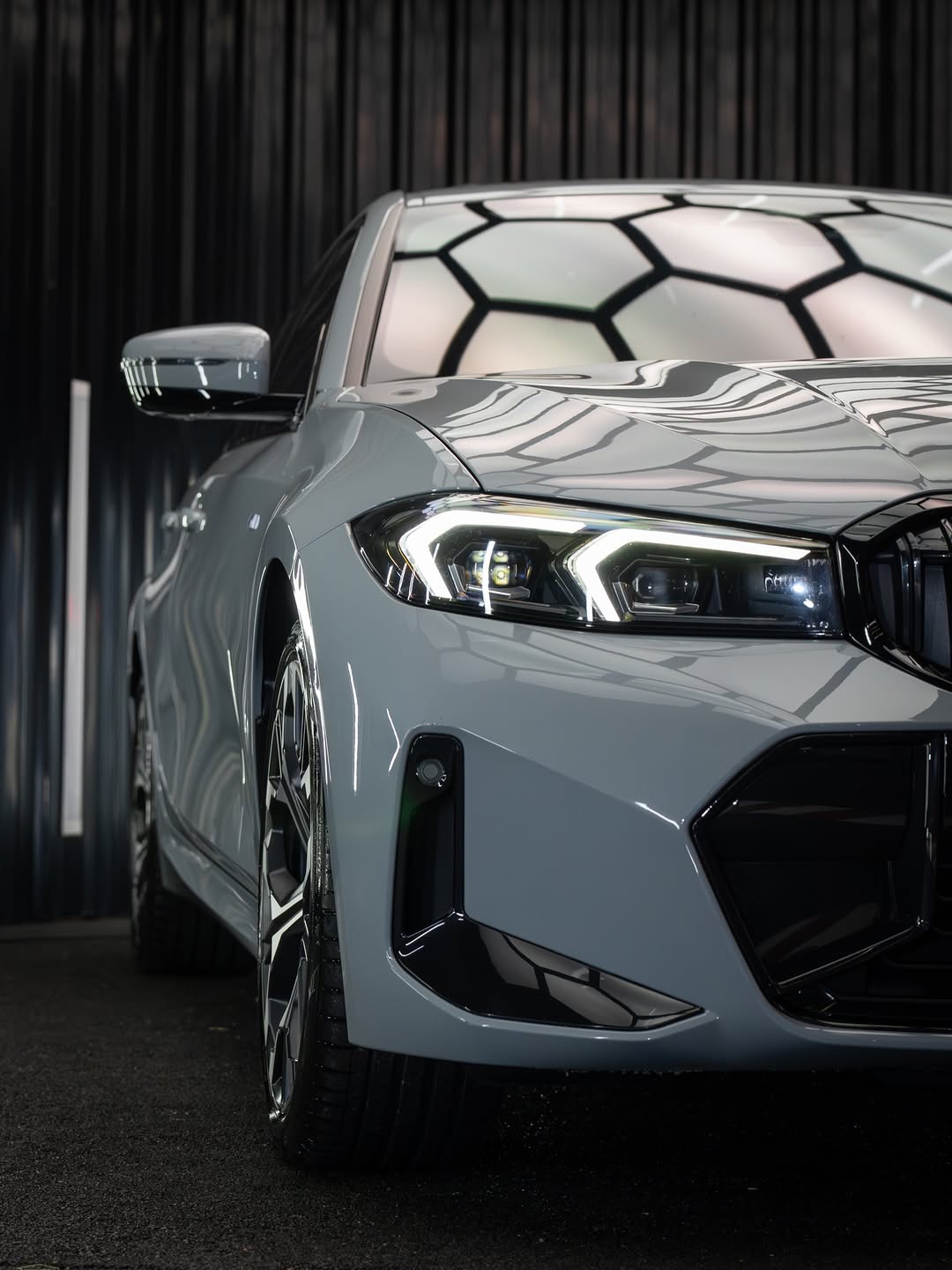 BMW 330E M SPORT - Imagem 7