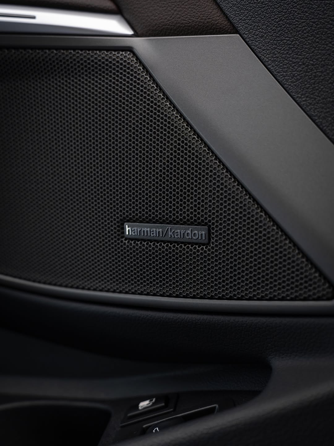 BMW 330E M SPORT - Imagem 8