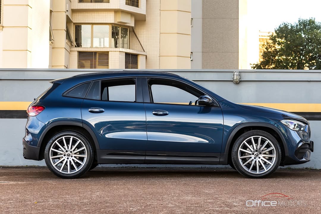 MERCEDES-BENZ GLA200 AMG LINE - Imagem 4