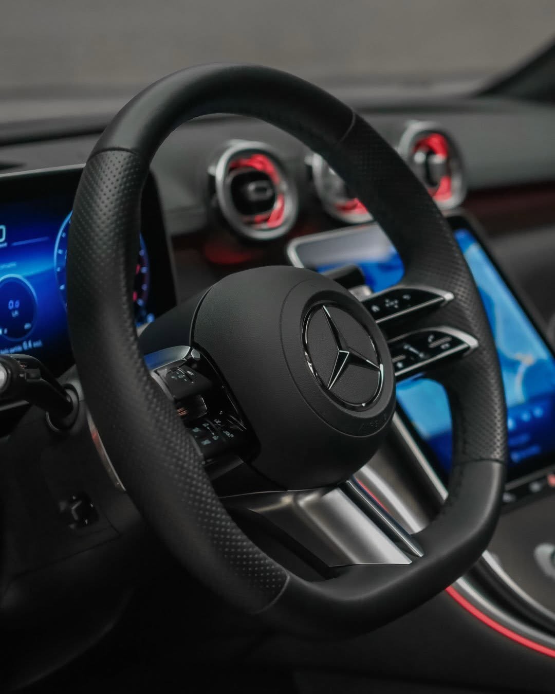 MERCEDES-BENZ C300 AMG LINE EQ BOOST - Imagem 3