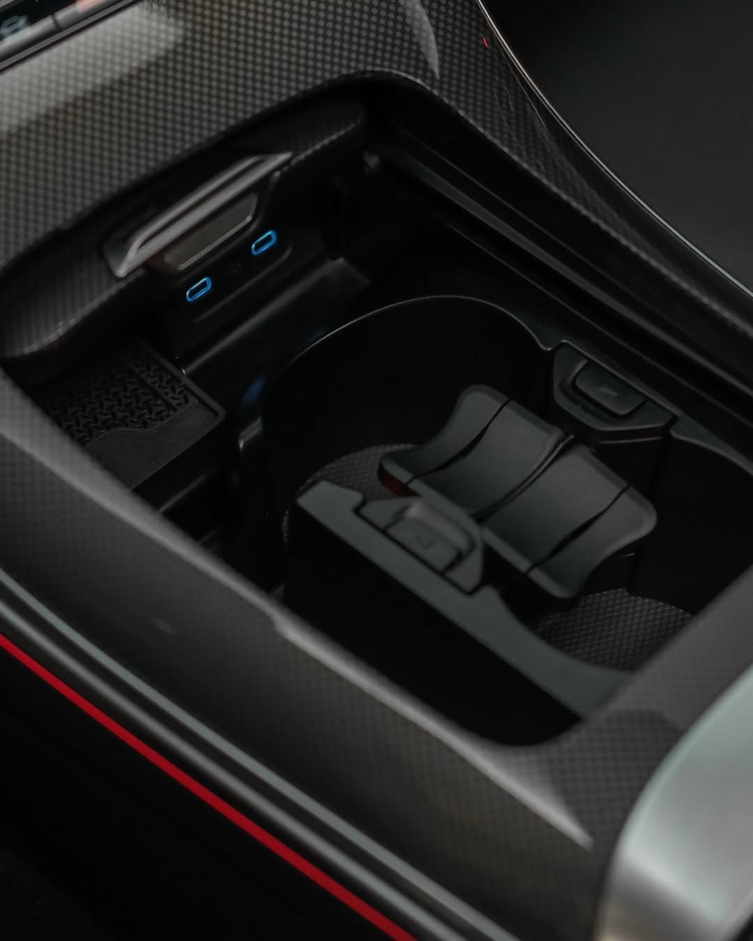 MERCEDES-BENZ C300 AMG LINE EQ BOOST - Imagem 4