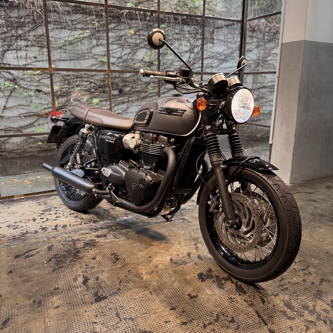 TRIUMPH BONNEVILLE T120 BLACK - Imagem 1