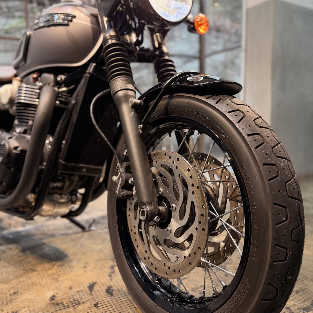 TRIUMPH BONNEVILLE T120 BLACK - Imagem 2