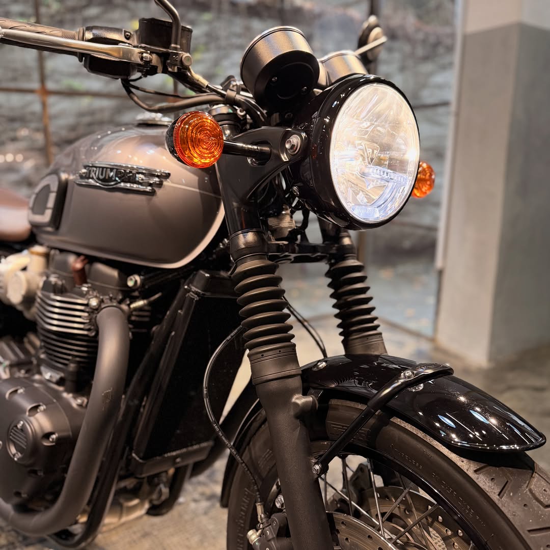 TRIUMPH BONNEVILLE T120 BLACK - Imagem 3