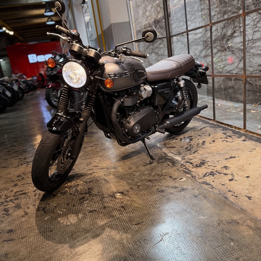 TRIUMPH BONNEVILLE T120 BLACK - Imagem 6