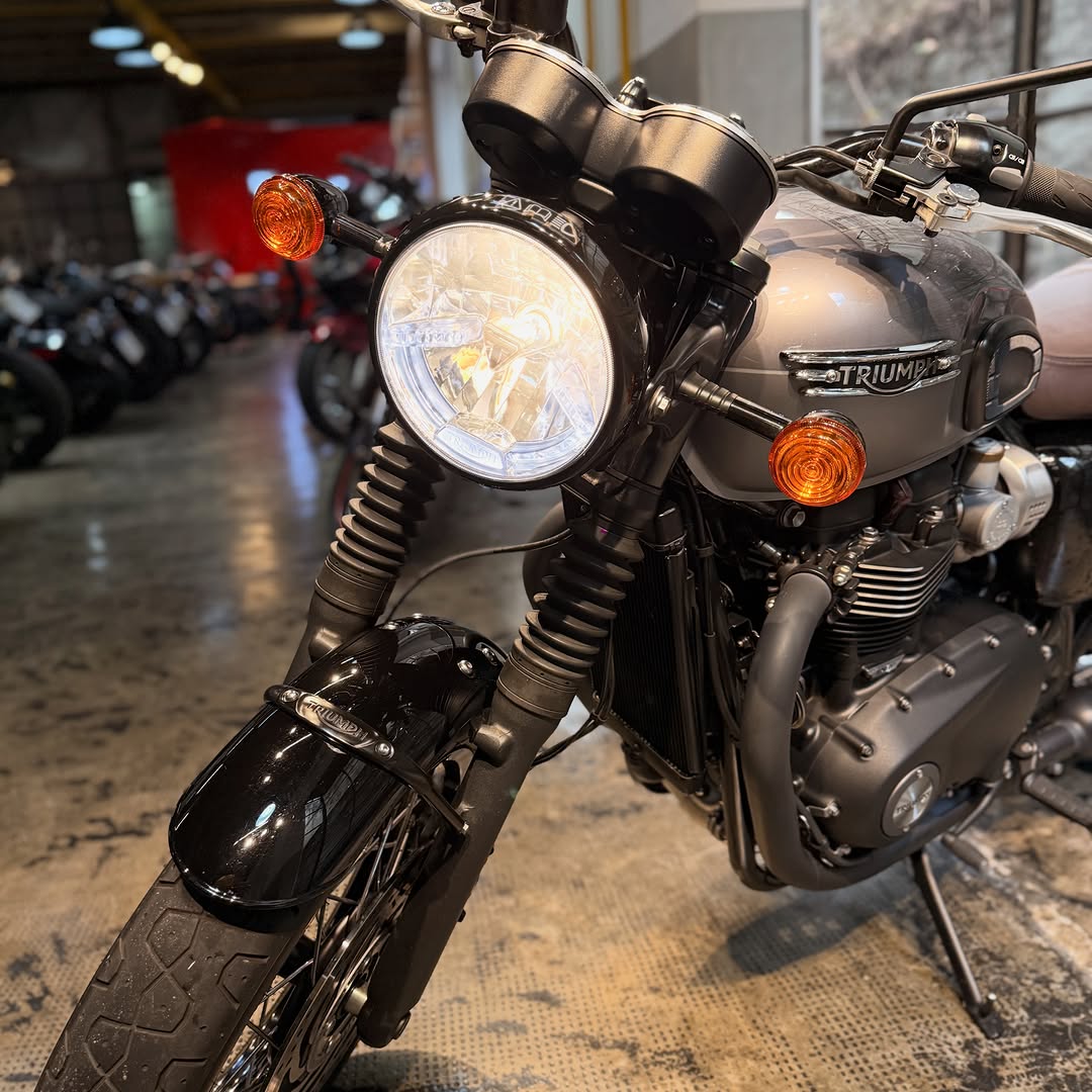 TRIUMPH BONNEVILLE T120 BLACK - Imagem 7