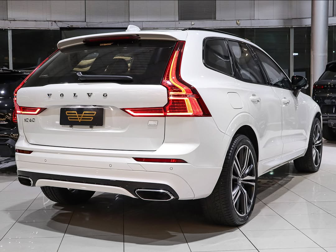 VOLVO XC60 R-DESIGN - Imagem 3