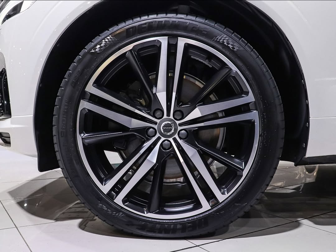 VOLVO XC60 R-DESIGN - Imagem 5