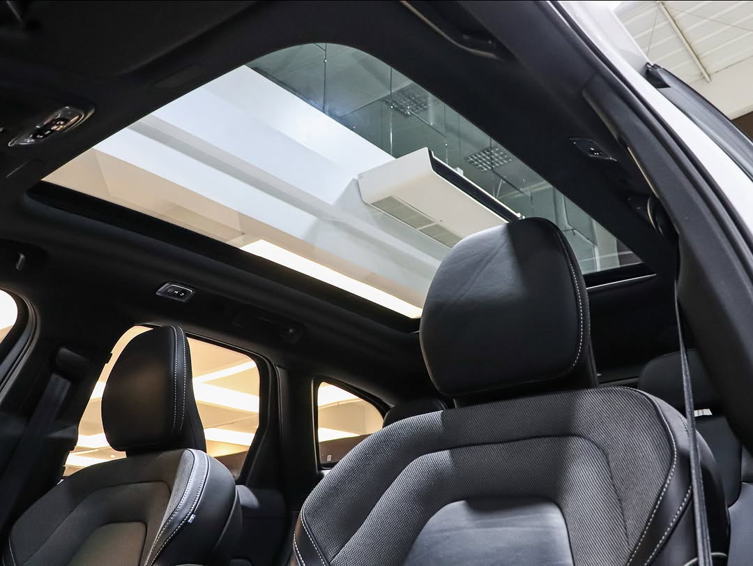 VOLVO XC60 R-DESIGN - Imagem 8