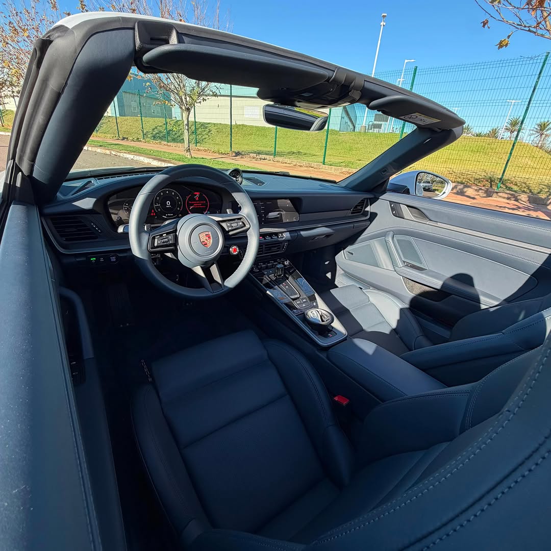 PORSCHE 911 CARRERA CABRIOLET - Imagem 10
