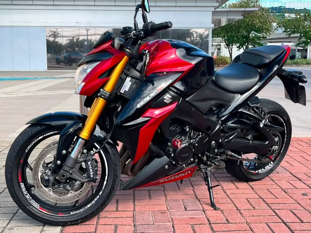 SUZUKI GSX-S 1000 - Imagem 2