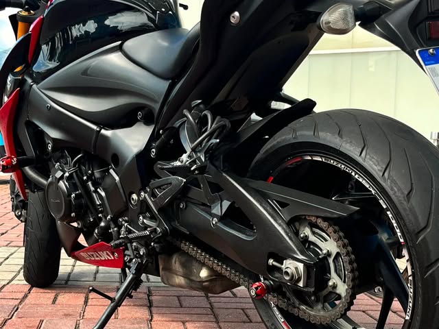SUZUKI GSX-S 1000 - Imagem 7