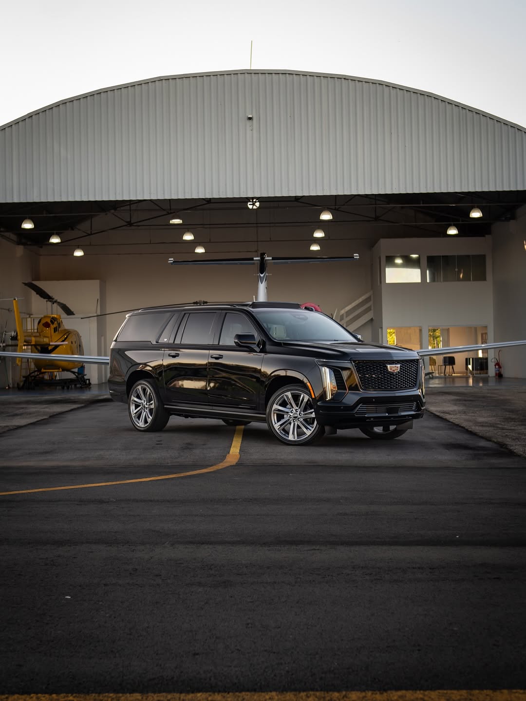 CADILLAC ESCALADE ESV 600 PLATINUM SPORT - Imagem 1