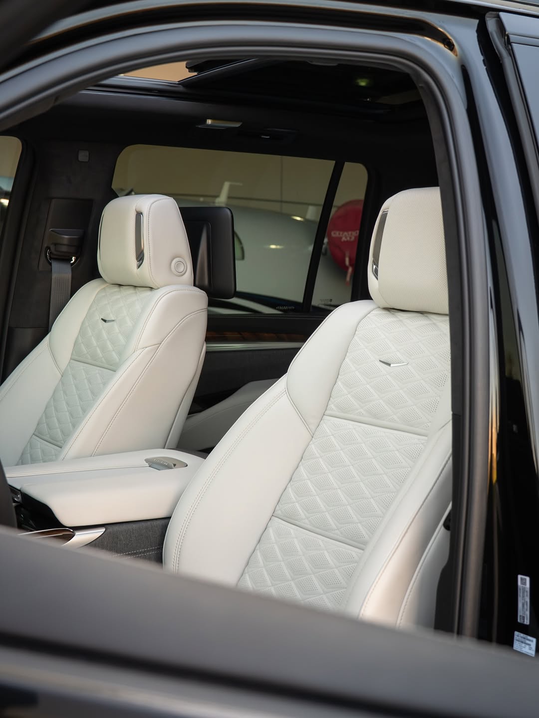 CADILLAC ESCALADE ESV 600 PLATINUM SPORT - Imagem 14