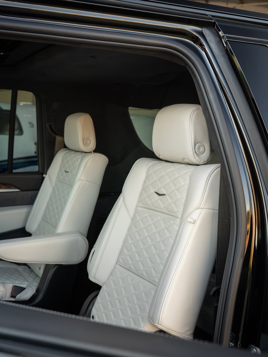 CADILLAC ESCALADE ESV 600 PLATINUM SPORT - Imagem 18