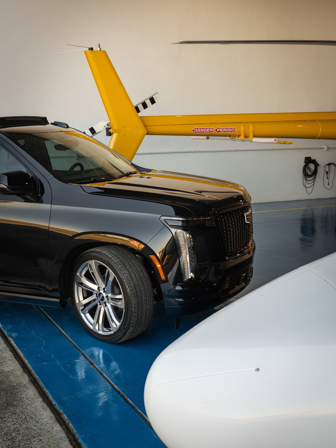 CADILLAC ESCALADE ESV 600 PLATINUM SPORT - Imagem 5