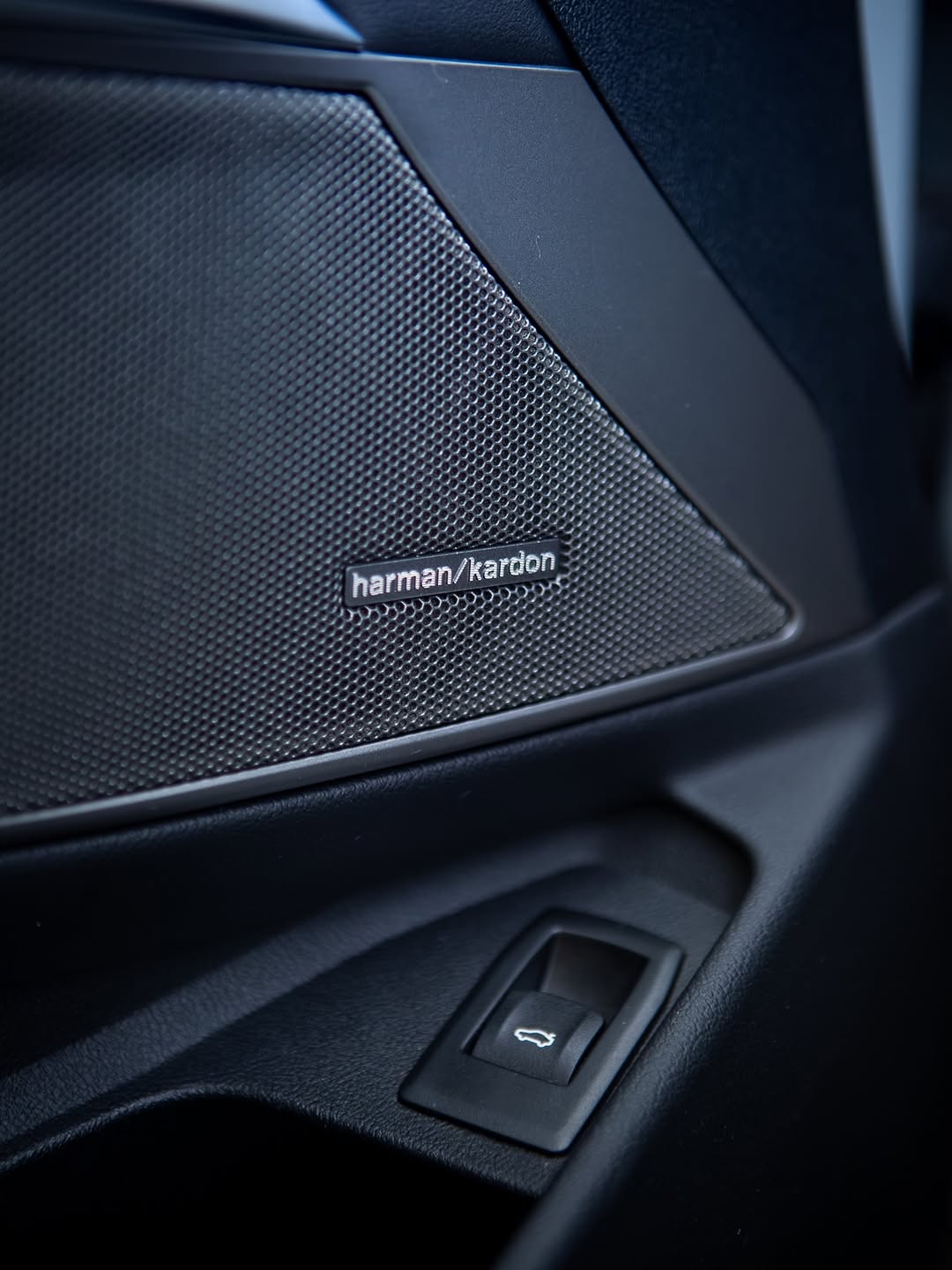 BMW M3 COMPETITION - Imagem 17