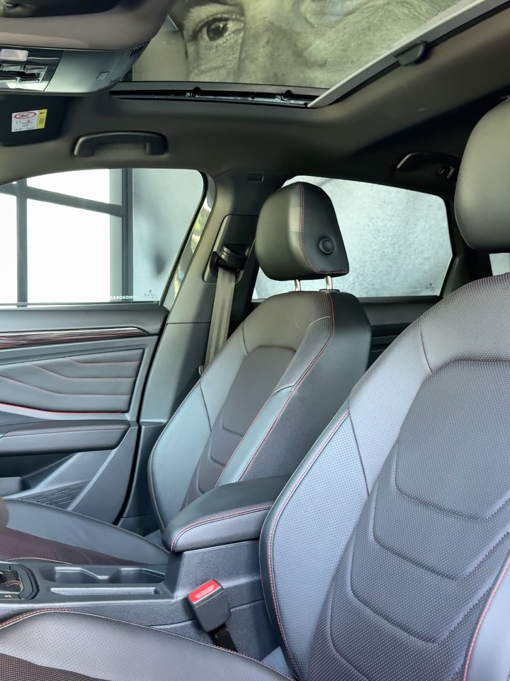 VOLKSWAGEN JETTA GLI - Imagem 14