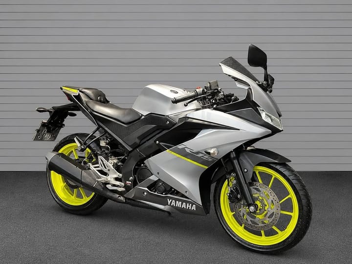 YAMAHA R15