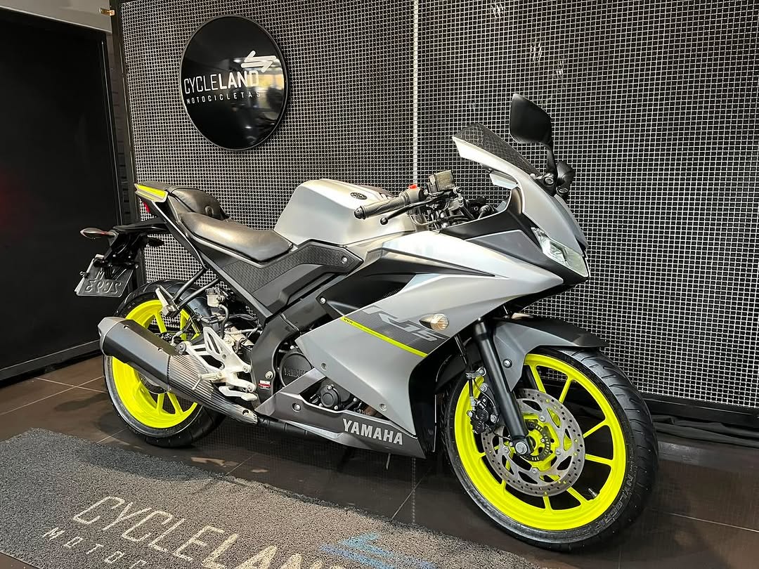 YAMAHA R15 - Imagem 2