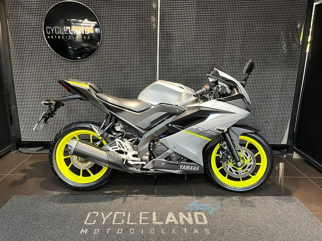 YAMAHA R15 - Imagem 3