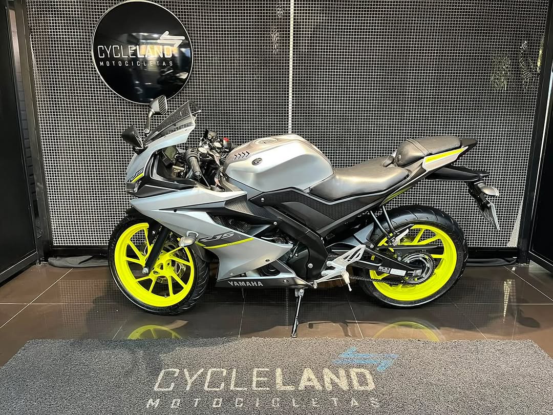 YAMAHA R15 - Imagem 4