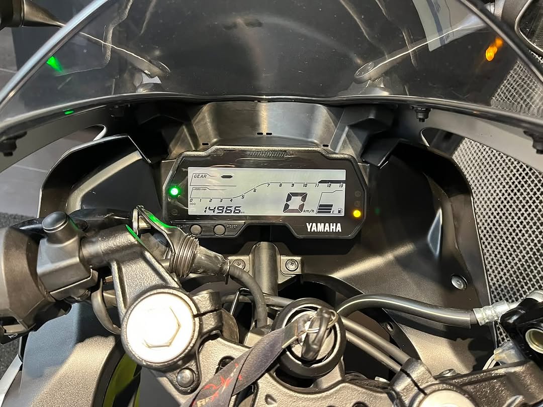 YAMAHA R15 - Imagem 7