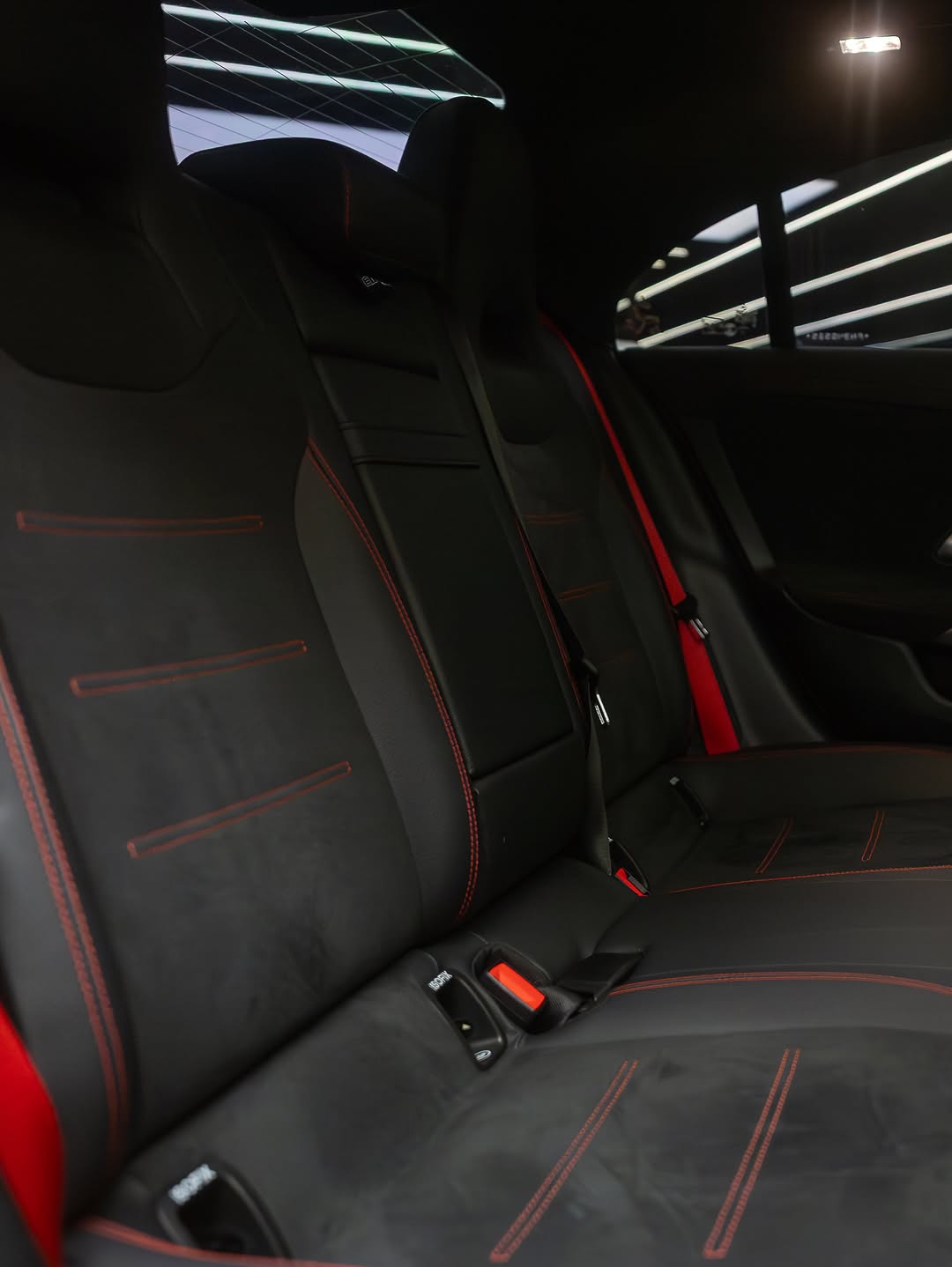 MERCEDES-BENZ CLA 35 AMG - Imagem 16