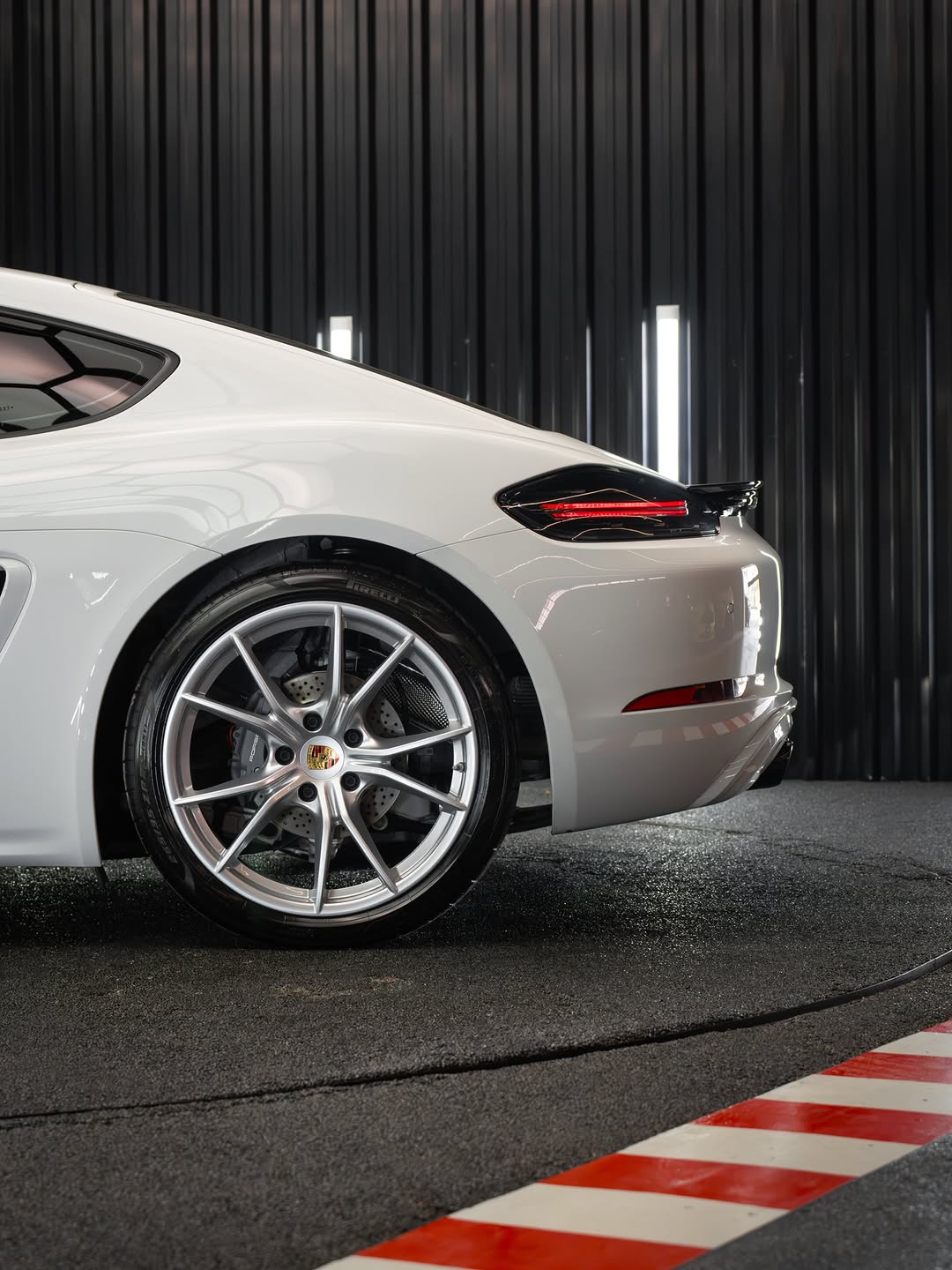 PORSCHE 718 CAYMAN - Imagem 1