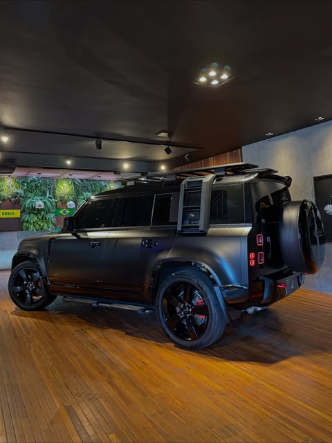 LAND ROVER DEFENDER X 110 DIESEL - Imagem 1
