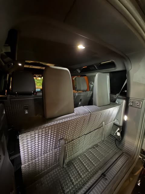 LAND ROVER DEFENDER X 110 DIESEL - Imagem 11