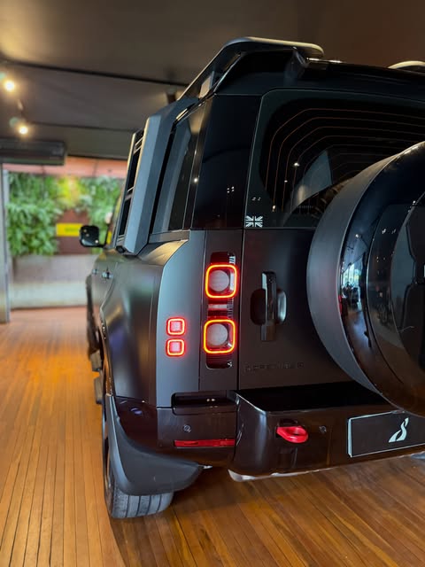LAND ROVER DEFENDER X 110 DIESEL - Imagem 6