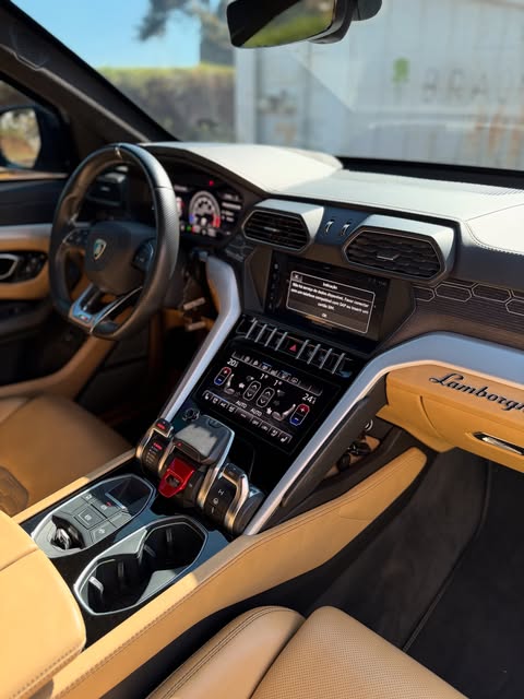 LAMBORGHINI URUS - Imagem 2
