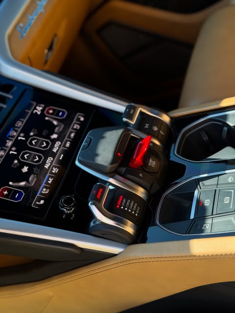 LAMBORGHINI URUS - Imagem 18