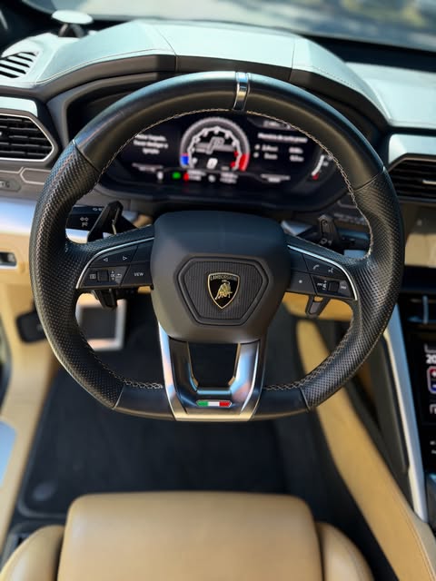 LAMBORGHINI URUS - Imagem 9