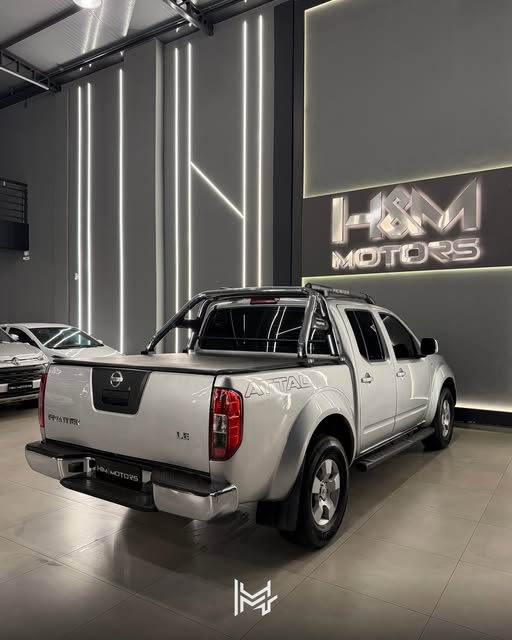 NISSAN FRONTIER LE - Imagem 2