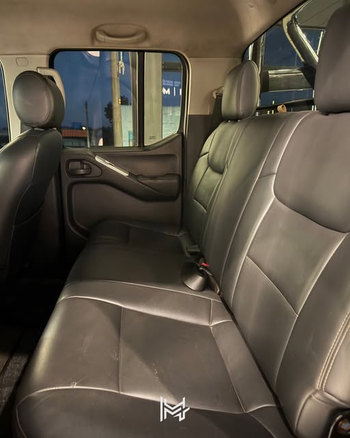 NISSAN FRONTIER LE - Imagem 5