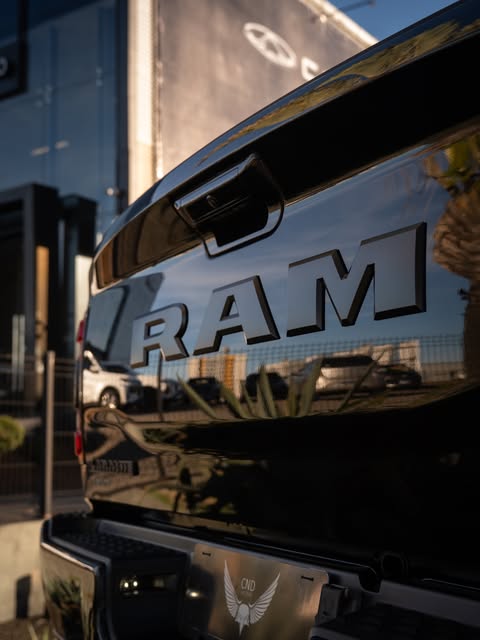 RAM 2500 LARAMIE NIGHT EDITION - Imagem 1