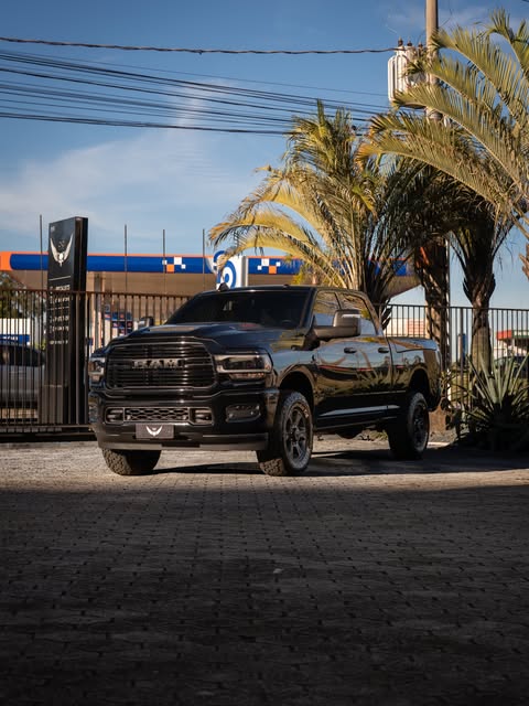 RAM 2500 LARAMIE NIGHT EDITION - Imagem 11