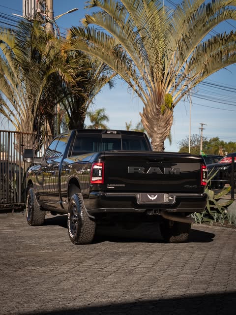 RAM 2500 LARAMIE NIGHT EDITION - Imagem 3