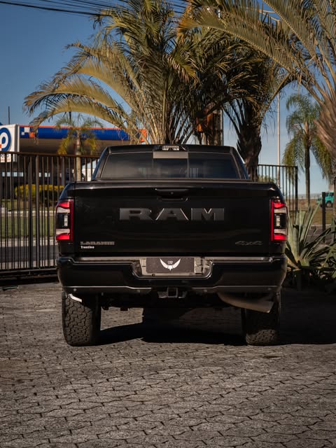 RAM 2500 LARAMIE NIGHT EDITION - Imagem 5