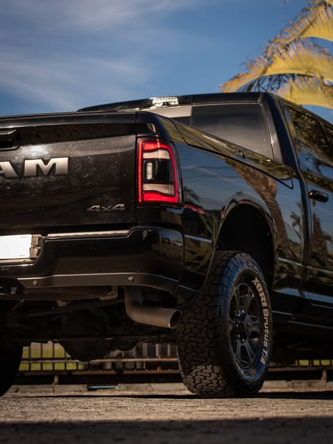 RAM 2500 LARAMIE NIGHT EDITION - Imagem 7